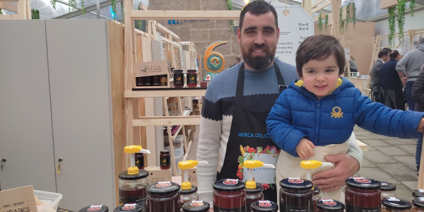 A nosa mel é artesanal, fanna as abellas e nós recolectámola